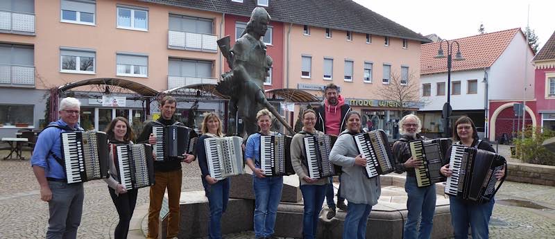 Das Akkordeon-Ensemble der Kreismusikschule Südliche Weinstraße feiert 40-jähriges Bestehen. (Foto: Thomas Eschbacher)
