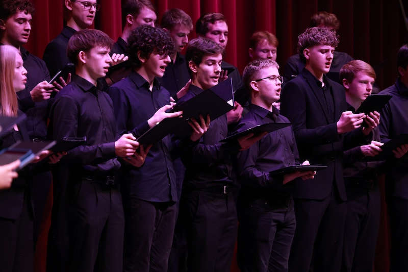 Art of the Voice, der Oberstufenchor des Landesmusikgymnasiums Rheinland-Pfalz, überzeugte beim Festkonzert in Kaiserslautern. (Foto: Rolando de Sousa)