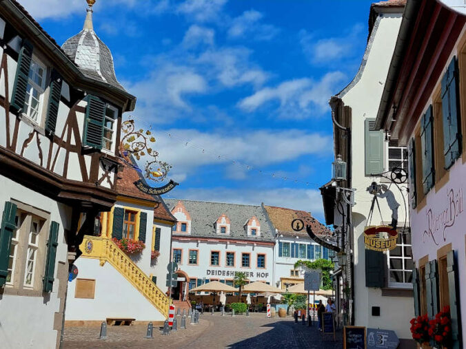 Der Deidesheimer Ortskern (Foto: Tourist-Info Deidesheim)