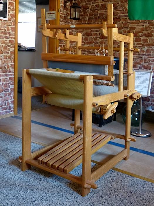 Der kleine, aber feine Webstuhl als Neuzugang im Webermuseum (Foto: Webermuseum Lindenberg)