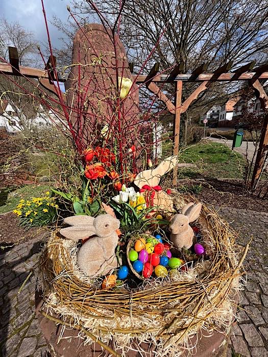 Lindenberger Osterbrunnen (Foto: Knecht)