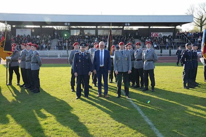 Oberstleunant Christian Zerau, Bürgermeister Marcus Schaile und Oberstleutnant Alexander Große (Foto: Holger Knecht)