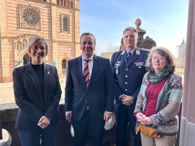 Oberbürgermeisterin Stefanie Seiler; Bundesminister der Verteidigung Boris Pistorius; Oberst Michael Trautermann, Landeskommado RLP; Beigeordnete Irmgard Münch-Weinmann (Foto: Stadt Speyer)