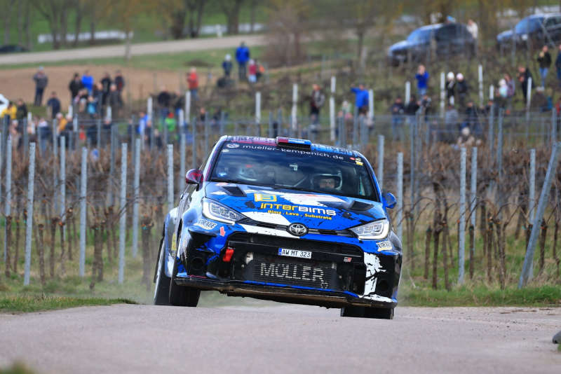 Kevin Müller und Stefanie Spreitzer starten mit einem guten 2. Gesamtrang und freuen sich auf ihr Heimspiel in Kempenich (Foto: Sascha Dörrenbächer)