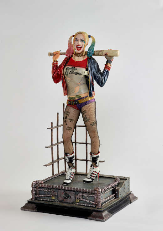 Margot Robbie als "Harley Quinn" aus dem Film „Suicide Squad“ mit Baseballschläger. Sammlerfigur "Harley Quinn", Leihgeber Michael Germund. (Bildnachweis: Historisches Museum der Pfalz, Foto: Hans-Georg Merkel)