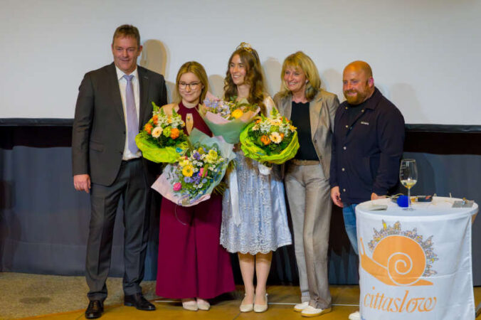Krönung der neuen Weinprinzessin (Quelle: TouristinformationMaikammer/Foto: Bernhard Wingerter)