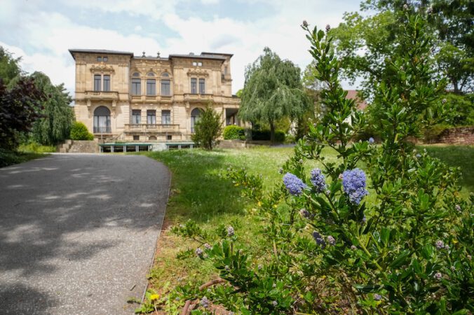 Blick vom Park auf die Villa Böhm (Foto: Holger Knecht)