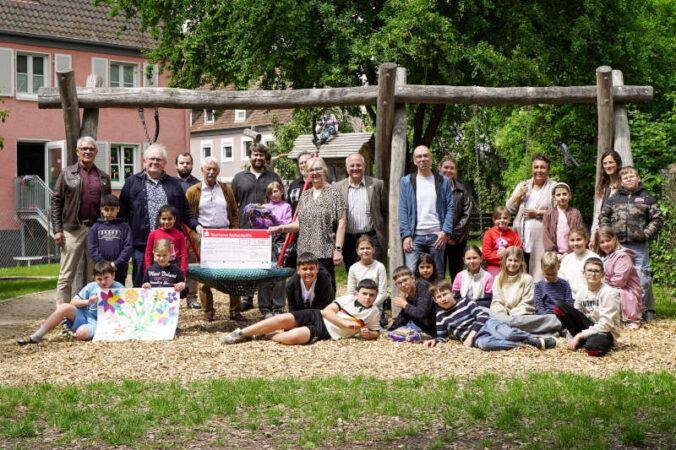 Spendenübergabe (Foto: StadtZW/jj)