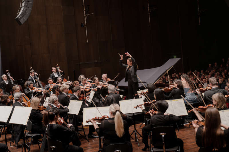 Die Deutsche Staatsphilharmonie Rheinland-Pfalz ist in der kommenden Kulturzeit mit zwei Sinfoniekonzerten zu Gast in Landau. (Quelle: Maximilian Borchardt)