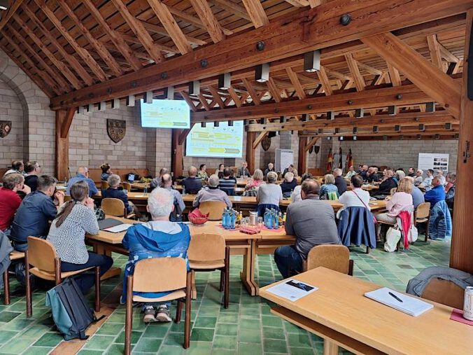Rund 60 Teilnehmer aus der Bürgerschaft, politischen Gremien sowie der Verwaltung nutzten die Gelegenheit, sich in den Planungsprozess einzubringen. (Foto: Stadt Neustadt)