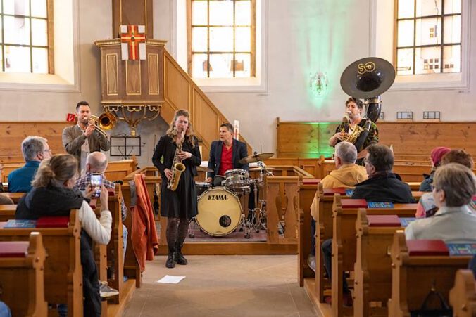 Nicole Johänntgen mit Band Henry (Foto: Reiner Voß / Kreisverwaltung Kaiserslautern)
