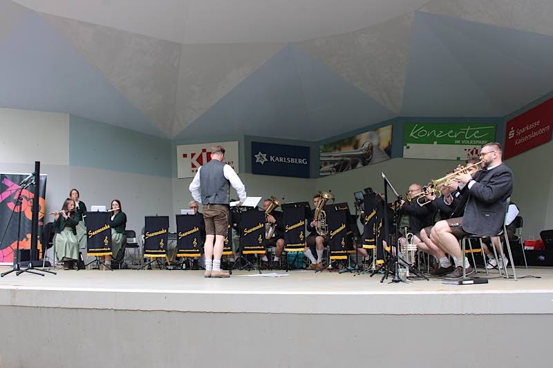 Die Blaskapelle Saaravanka stimmte beim Auftakt auf die diesjährige Saison ein. (Foto: Stadt Kaiserslautern)