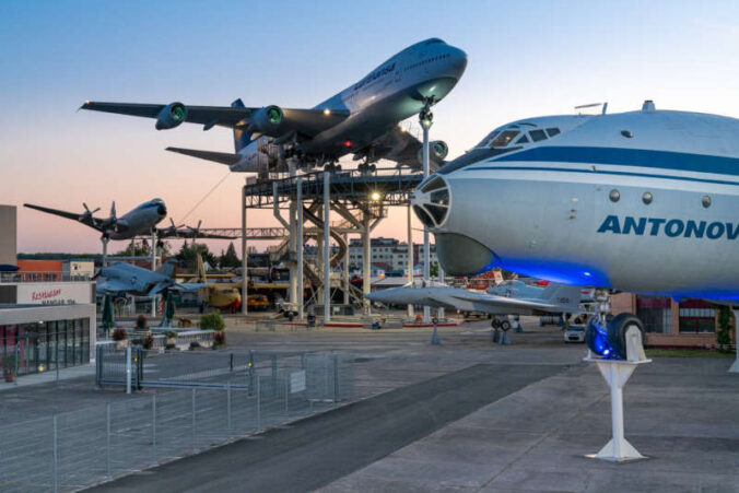 In Speyer begehen die Besucher die Boeing 747 und entdecken den imposanten Frachtraum der Antonov An-22 aus nächster Nähe. (Quelle: TMSNHSP)