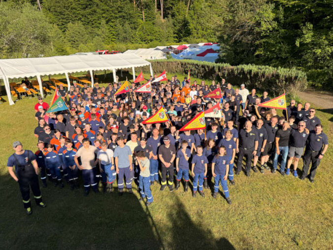 Gruppenbild beim Kreisjugendfeuerwehrzeltlager 2026 (Foto: Reiner Voß/Kreisverwaltung Kaiserslautern)