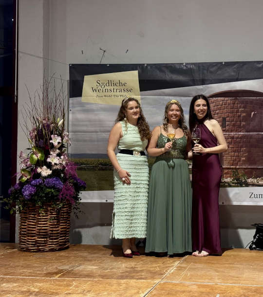 Krönungsabend der Weinprinzessin des Vereins SÜW Offenbach mit den Weinorten Bornheim, Essingen und Hochstadt am 09.05.2026 in Hochstadt (Foto: Verein SÜW Offenbach an der Queich)