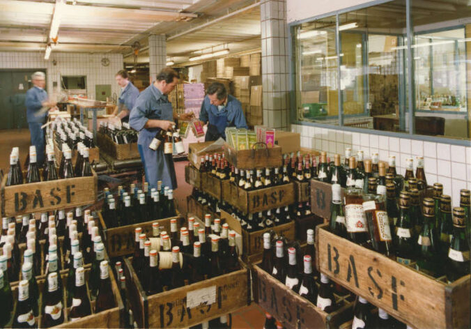 Lager im Weinkeller (Foto: BASF Corporate History, Ludwigshafen a. Rhein)