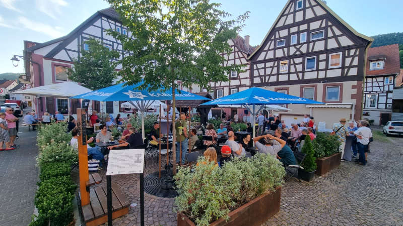Eine kleine Stadtmusik 2026 im Juni am Prangertshof (Foto: Zukunft Annweiler e.V.)