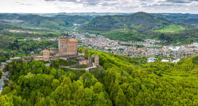 Trifelsland Frühling (Foto: Verein Südliche Weinstrasse Annweiler am Trifels e.V., Dominik Ketz)