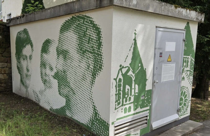 Das Trafohäuschen im Park (Foto: Archiv und Museum Stadt Neustadt)