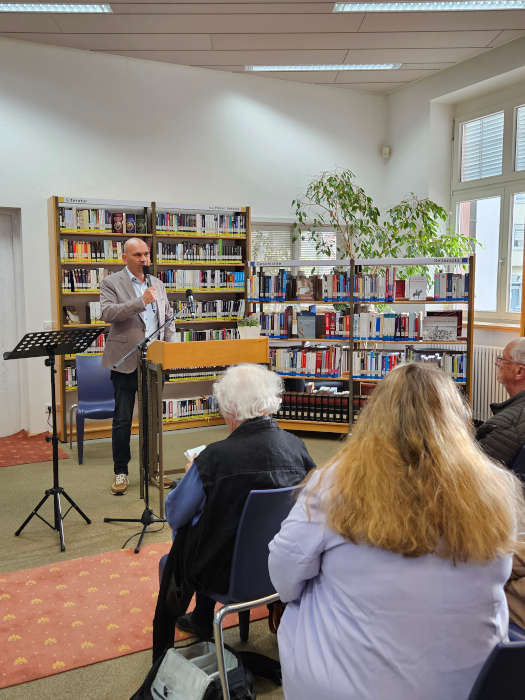 Bürgermeister Manfred Schulz eröffnete das Lesefestival "Lautern liest" in der Pfalzbibliothek. (Foto: Stadt Kaiserslautern)