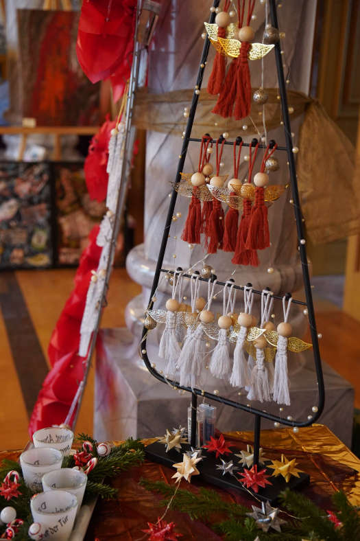 Der Weihnachts-Kreativmarkt im Landgrafensaal bietet alljährlich eine Vielzahl an handgemachten Geschenkideen. (Foto: Stadtverwaltung Pirmasens / Luisa Grieß)