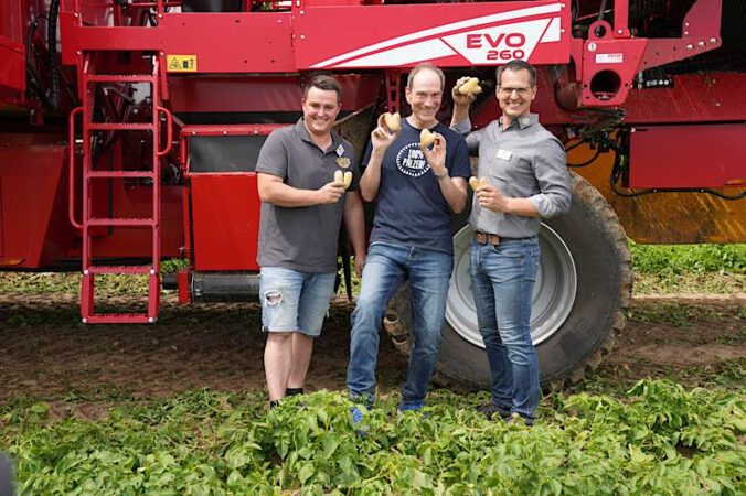 Markenbotschafter Steffen Boiselle (Mitte), rechts Hartmut Magin, links Patrick Gleich (Foto: Holger Knecht)