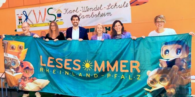 Eröffnung des Lesesommers und Vorlese-Sommers 2026 in Lambsheim mit Kulturminister Sven Teuber (Foto: LBZ / Marie-Isabel Brauckhoff)