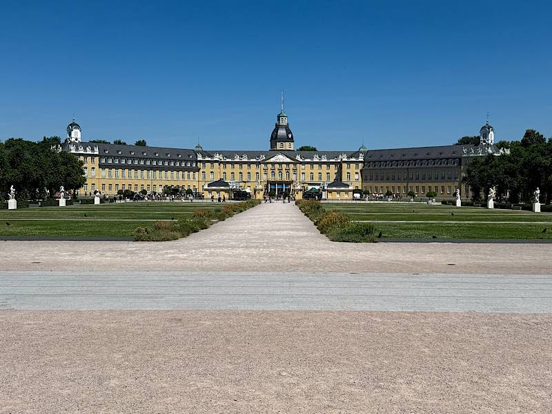 Das Karlsruher Schloss (Foto: Holger Knecht)