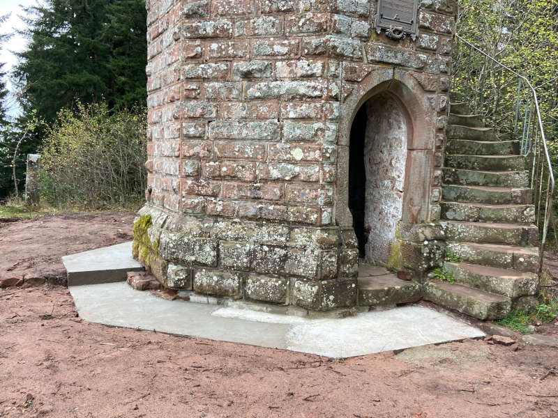Schänzelturm mti Betonplatte (Foto: Verbandsgemeindeverwaltung Edenkoben)
