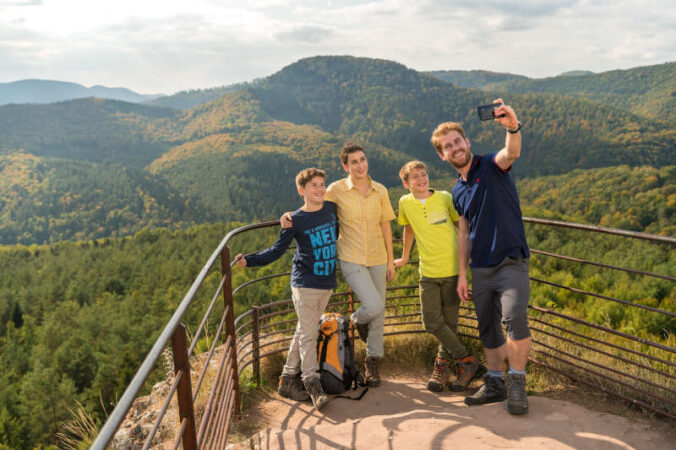 Burg Fleckenstein am Deutsch-französischen Burgenweg (Foto: Pfalz Touristik, Dominik Ketz)