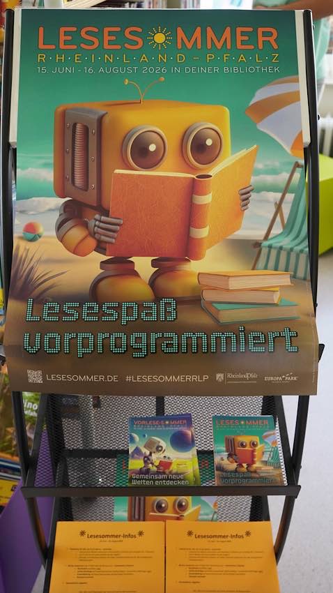 Lesesommer und Vorlesesommer in der Stadtbücherei machen Lust aufs Lesen und Stöbern im großen Bestand an Büchern für Kinder und Jugendliche. (Foto: Stadt Pirmasens / Jana Kästner)