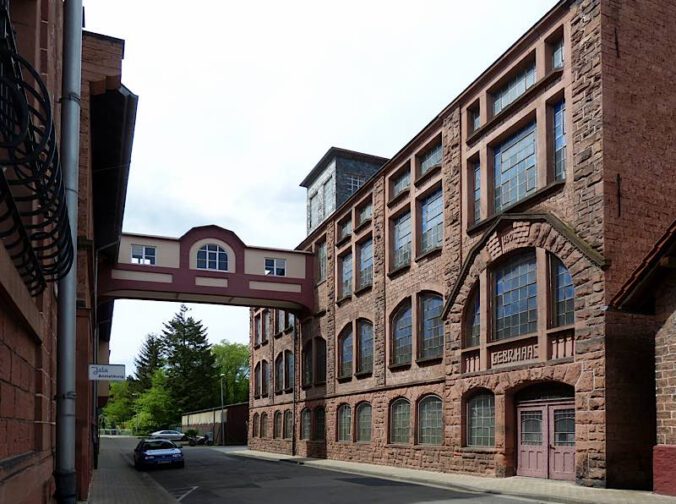 Der Weberei-Bau der ehemaligen Lambrechter Tuchfabrik Gebr. Haas, wo Militärtuch gewebt wurde. (Foto: Gerald Lehmann)