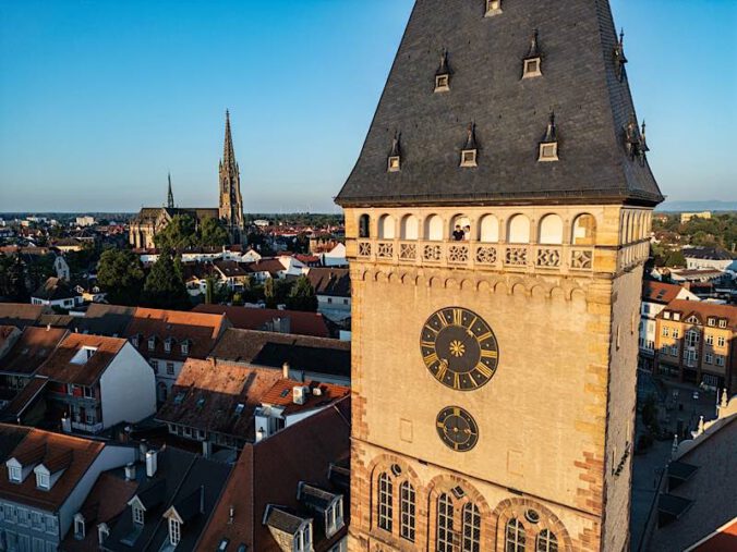 Speyrer Altpörtel im ersten Tageslicht (Foto: CC-BY Pfalz Touristik, Fachenbach Medien)