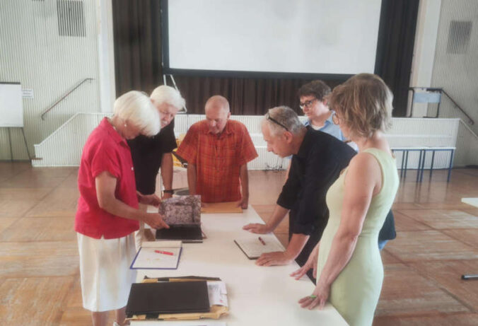 Die Jury begutachtet Bewerbungswerke (Foto: KV GER)