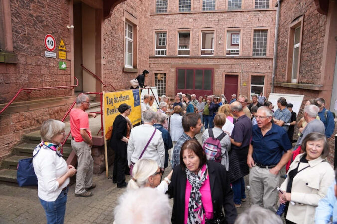 Besucher am Tag der Tuchmacherei (Foto: Holger Knecht)