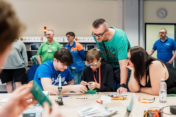BASF bietet verschiedene Angebote zur Berufsorientierung für Schülerinnen und Schüler, Eltern und Schulen an. (Foto: BASF)