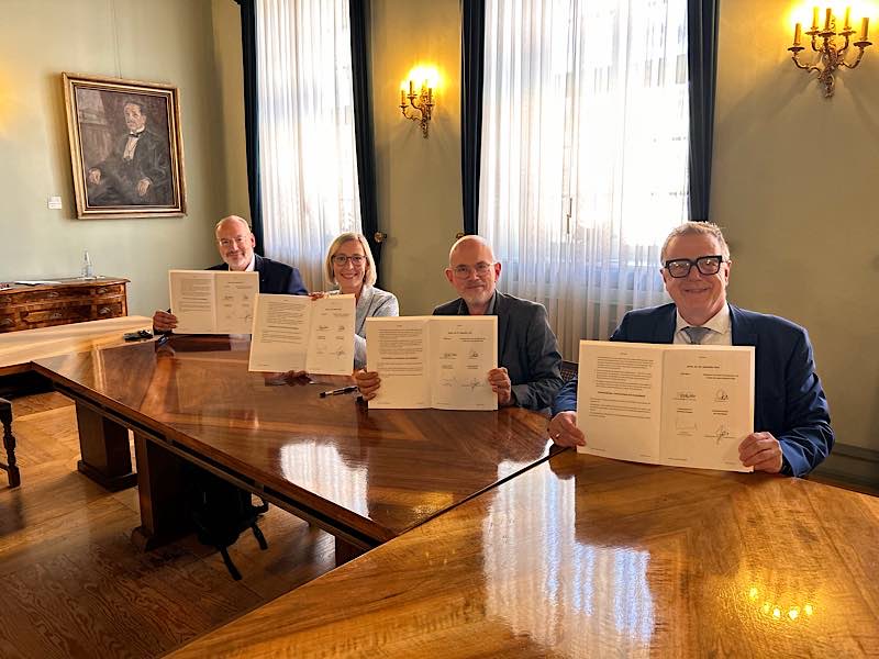 Unterzeichnung des Letter of Intent (Foto: Stadt Speyer)