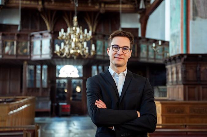 Der Organist Gregor Früh (Foto: Maximilan Busch)