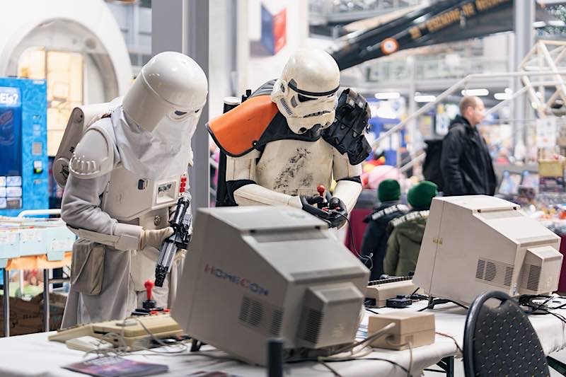 Cosplayer entdecken wieder den Spaß am Retro-Gaming (Quelle: TMSNHSP)