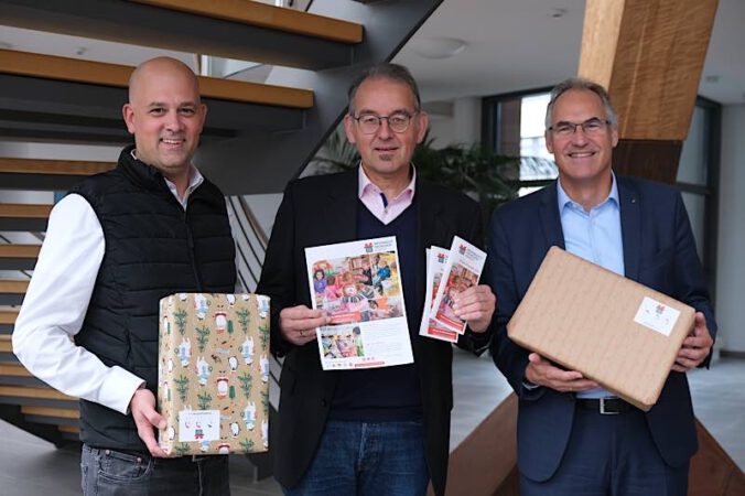 Martin Brandl, Georg Kern und Dietmar Seefeldt rufen zum Mitmachen beim Weihnachtspäckchenkonvoi 2026 auf. (Foto: KV SÜW)