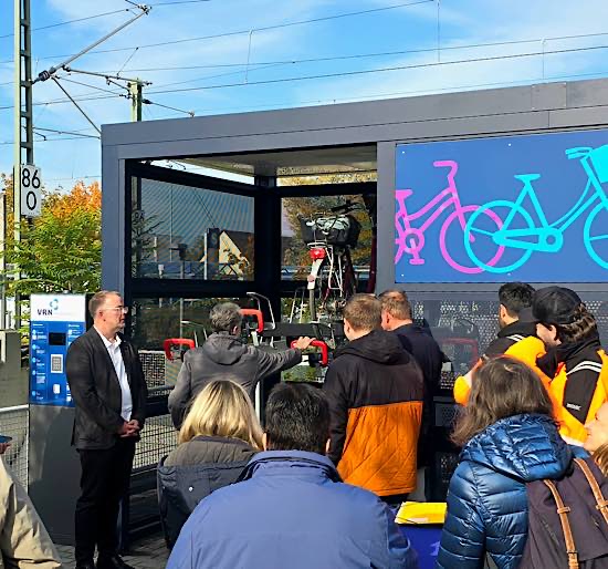 Einweihung der VRNradbox (Foto: Gemeinde Haßloch)