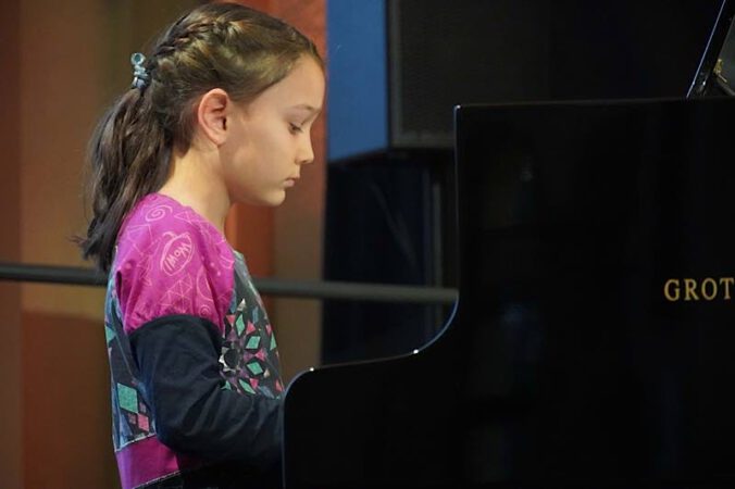 Eine Schülerin der Musikschule der VHS Pirmasens (Foto: Stanislaw Bayer)