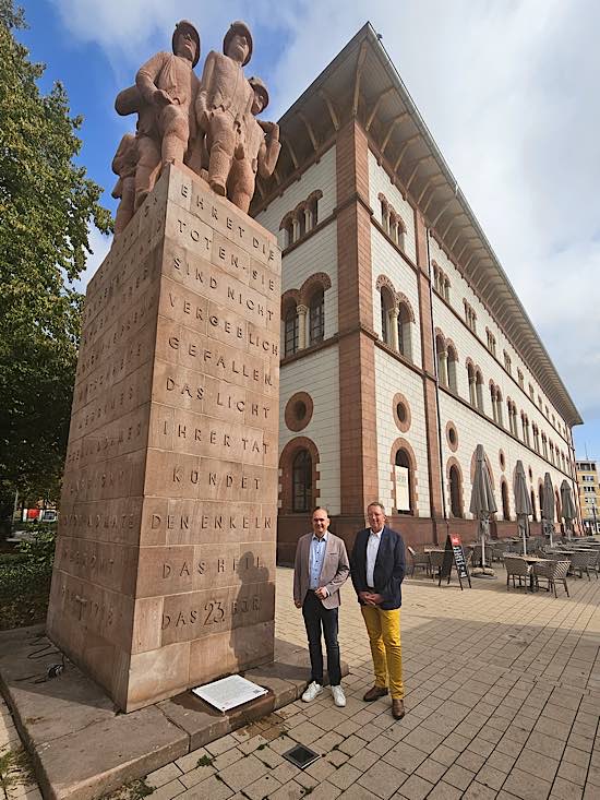 Bürgermeister und Kulturdezernent Manfred Schulz und Kulturreferatsleiter Christoph Dammann (Quelle: Stadt Kaiserslautern)