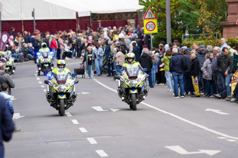 Polizeimotorräder beim Winzerfestumzug (Foto: Holger Knecht)